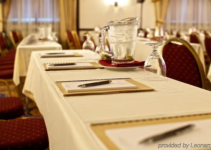 Hotel Deer Path 4*